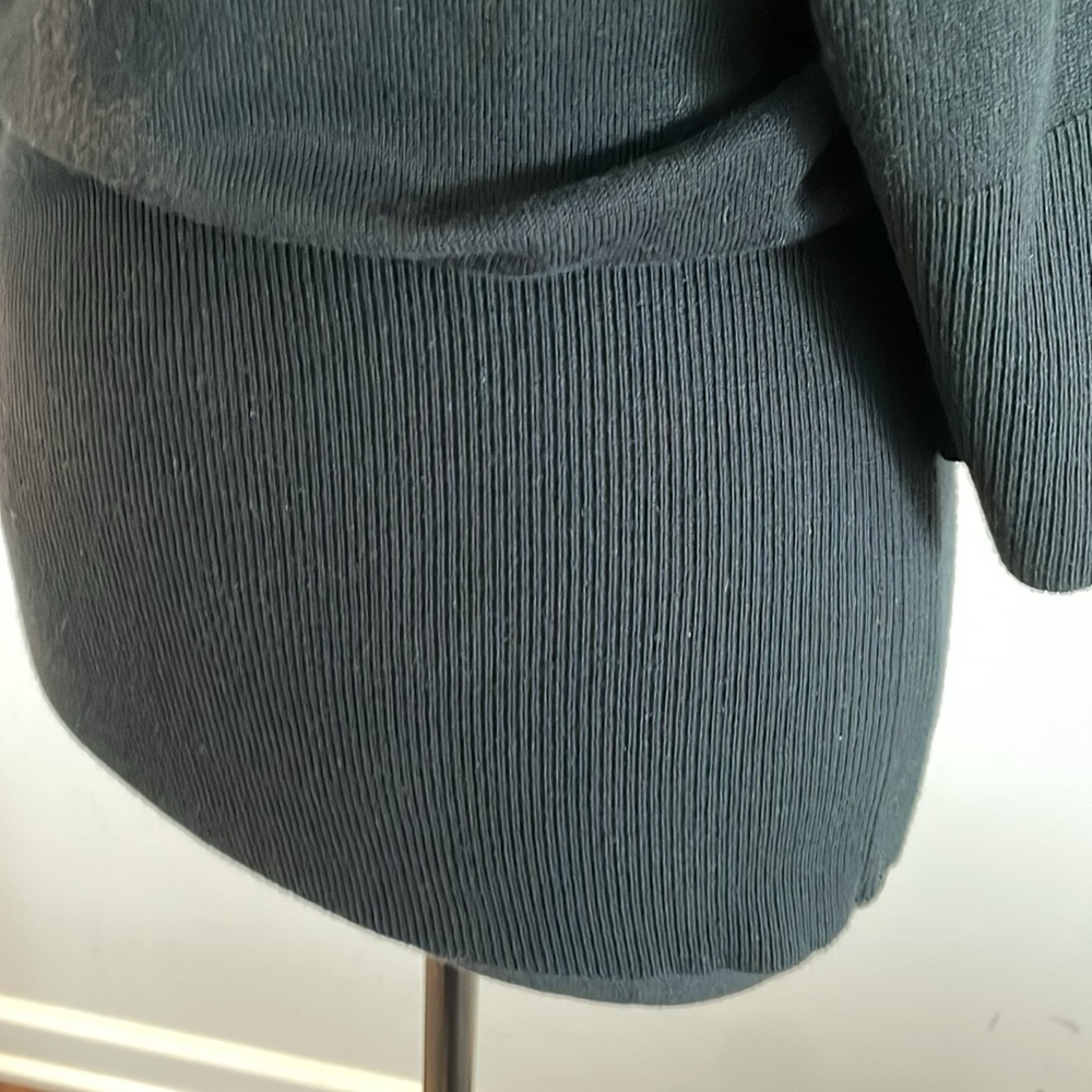 One A Women’s Top Size S Black Light Knit Versatile Length - Picture 5 of 11